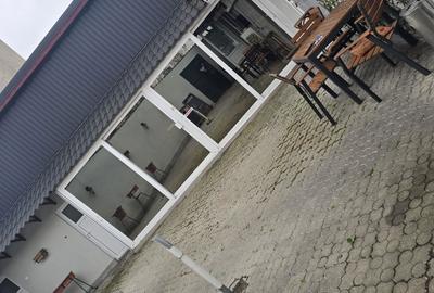 Spațiu comercial, de 280 mp, în Central - 4