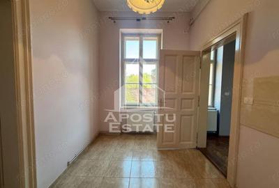 Apartament cu 5 camere decomandat în Sinaia - 10