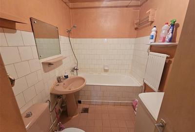 Apartament cu 2 camere decomandat în Micro IV - 8