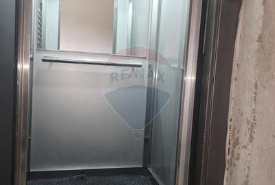 Apartament cu 2 camere de vanzare in zona 1 Mai - 28