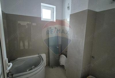 Spa?iu comercial de 118mp de vanzare - 2