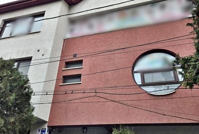 Casă cu 11 camere cu Canalizare în Central - 3