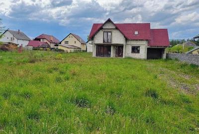 Casă cu 4 camere cu Teren 900 Mp în Central - 2