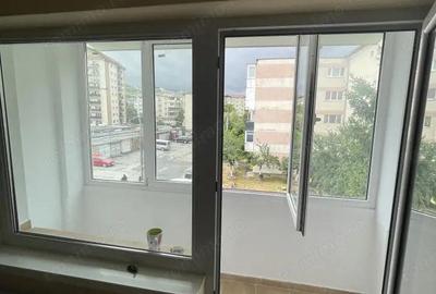De vanzare apartament cu 3 camere, etajul 2, Dealul Florilor - 3