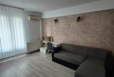 Apartament cu 2 camere decomandat, mobilat în Piața Unirii