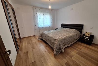 Casă individuală cu 4 camere cu Teren 1000 Mp în 9 Mai - 8