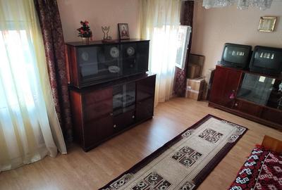 Casă cu 4 camere cu Teren 817 Mp în Perșunari (Gura Vadului) - 2