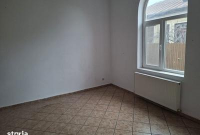 Casă cu 4 camere cu Teren 234 Mp în Central - 3