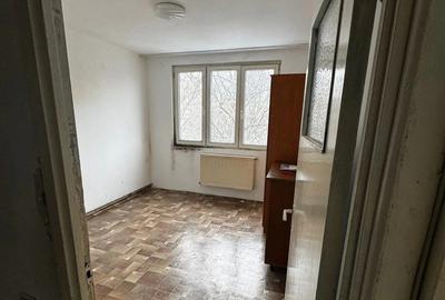 Apartament cu 3 camere semidecomandat, mobilat în Berceni - 6