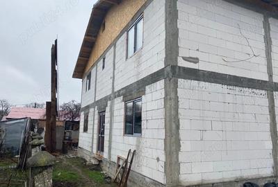 Casă cu 4 camere cu Teren 255 Mp în Central - 2