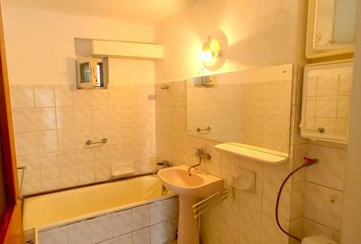 Apartament cu 3 camere decomandat în 13 Decembrie - 17