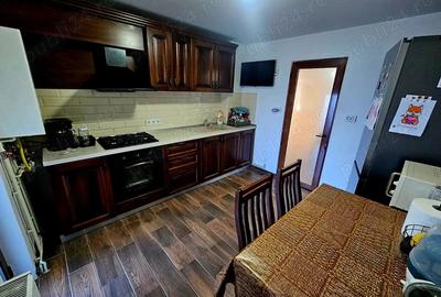 Apartament cu 3 camere de vanzare in Curtea de Arges ( 74,82 m ) - 1