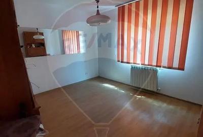 Spațiu comercial, de 100 mp, în Central - 1