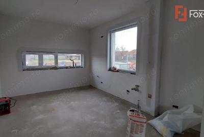 Casă cu 4 camere cu Canalizare în Săcălaz