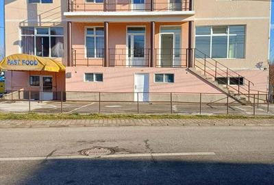 Spațiu comercial, de 60 mp, în Central - 4