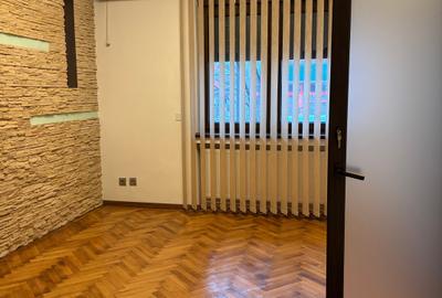 Apartament cu 3 camere semidecomandat în Parcul Carol - 2