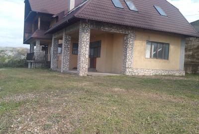 Casă cu 4 camere în Năeni - 7