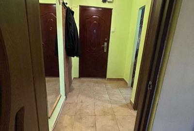 Garsonieră decomandată în Girocului