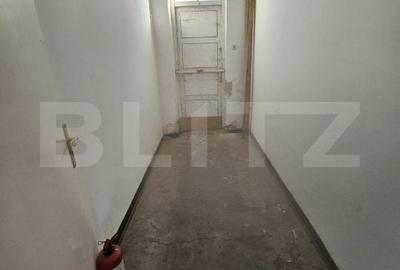Spațiu comercial, de 50 mp, în Central - 4