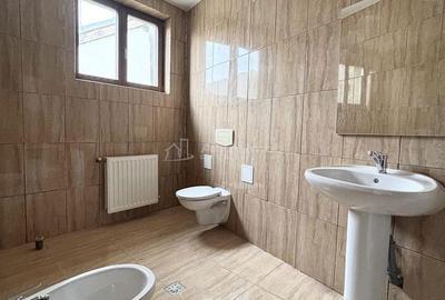 Casă cu 10 camere cu Teren 211 Mp în Central - 7