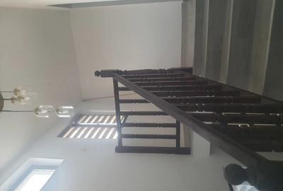 Casă cu 6 camere în Central - 2