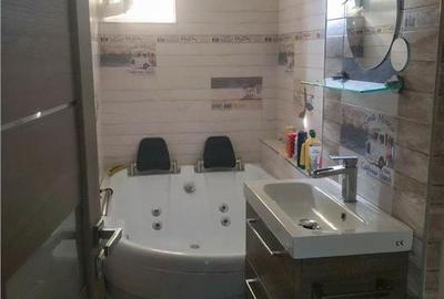 Apartament cu 3 camere decomandat în 7 Noiembrie - 7