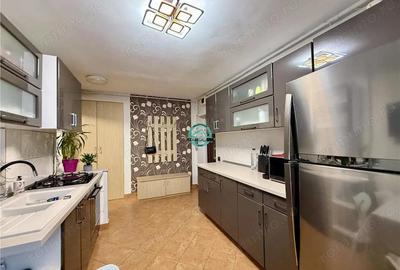 Vanzare - Apartament cu 2 camere - Cornisa - 1