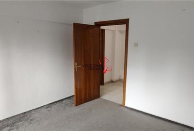 Apartament cu 3 camere semidecomandat în Unirii - 4