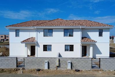 Duplex cu 4 camere cu Canalizare în Moșnița Nouă - 1