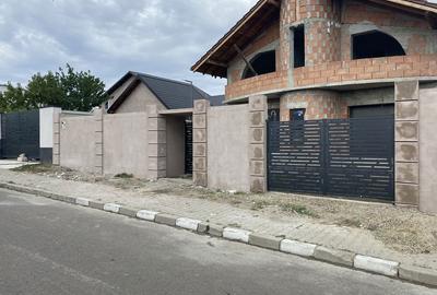 Casă cu 4 camere în Central - 2