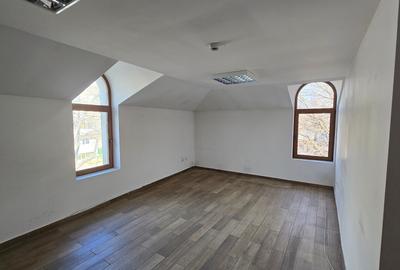 Casă cu 11 camere cu Canalizare în Ultracentral - 13