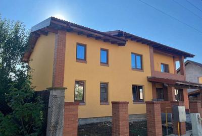 Casă cu 5 camere cu Teren 724 Mp în Sânandrei - 2