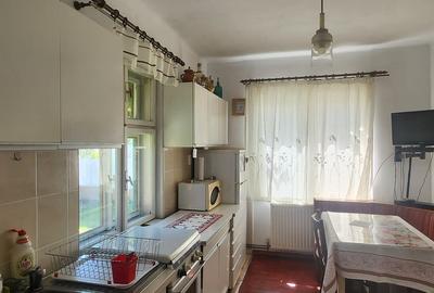 Casa situata in Rasnov, constructie din caramida D+P+pod, teren 395 mp - 8