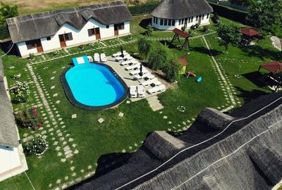 Casă cu 10 camere cu Teren 2433 Mp în Murighiol - 1