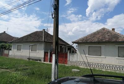 Casă cu 4 camere cu Teren 1400 Mp în Seleuș - 1