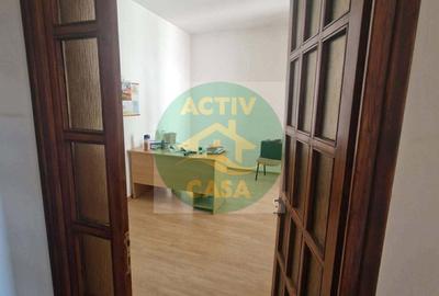 Casă cu 4 camere cu Garaj în Est - 2