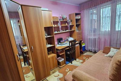 Apartament cu 4 camere decomandat în Triaj - 2