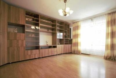 Apartament cu 3 camere decomandat în Unirii