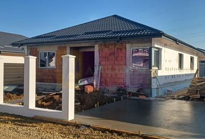 Casă cu 4 camere cu Teren 478 Mp în Vest - 1