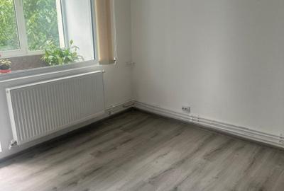 Apartament cu 3 camere decomandat în Apărătorii Patriei - 1