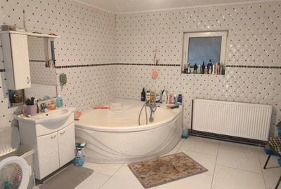 Casă cu 5 camere cu Teren 722 Mp în Central - 2