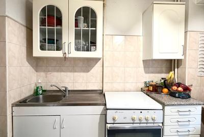 Garsoniera  Etaj 1 / Bloc Solid 1991 / Matei Basarab - Decebal/ 39 mp - 2