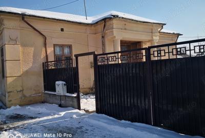 De vanzare (de inchiriat) , in zona centrala, casa cu curte de 1100 mp - 3