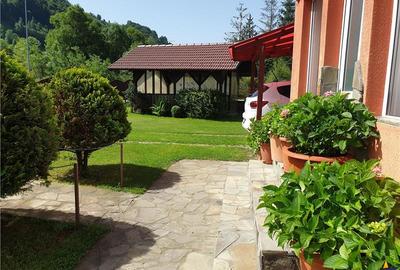 Casă cu 8 camere cu Teren 685 Mp în Exterior Est - 47