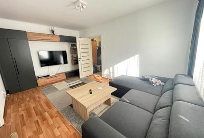 Apartament cu 3 camere nedecomandat, mobilat în Podu Roș