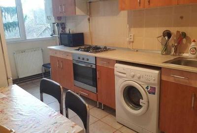 Apartament cu 3 camere decomandat în Cornișa - 2