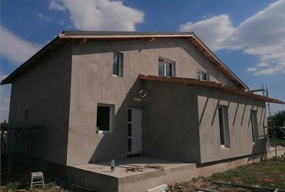 Casă cu Teren 280 Mp în Central