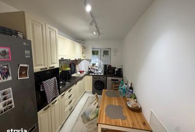 Apartament cu 4 camere semidecomandat în Tătărași