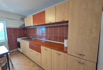 Apartament cu 3 camere decomandat, mobilat în Central