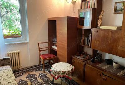 Camera in apartament 3 camere - 1 Mai metrou - 11